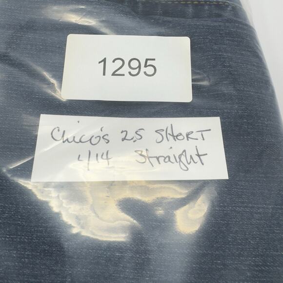 Chicos Jeans 2.5 Short (14) 36x28 Mid Wash/Rise Straight Stretch Denim Staple - Picture 13 of 13